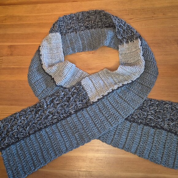 Winter gray grey knitted scarf - Picture 1 of 6